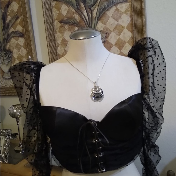 Beautiful top - Picture 3 of 4